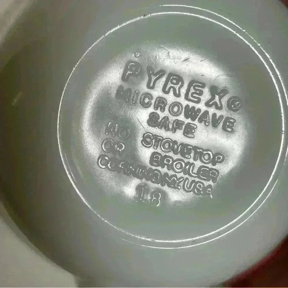 Set of 7 vintage white milk glass Pyrex mugs with Flirtation  pattern - Picture 7 of 10